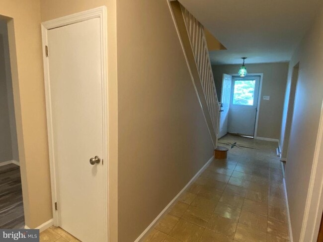 Building Photo - 415 Monmouth Dr
