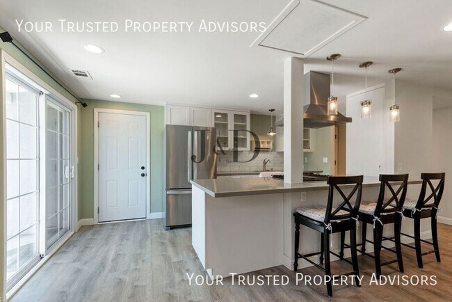 Foto del edificio - 906 Rose Dr