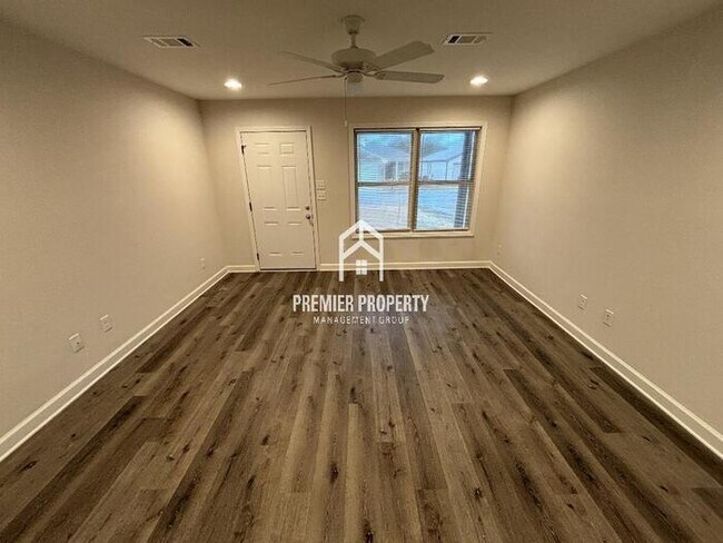 Foto del edificio - 7231 60th Ave - Available Now!