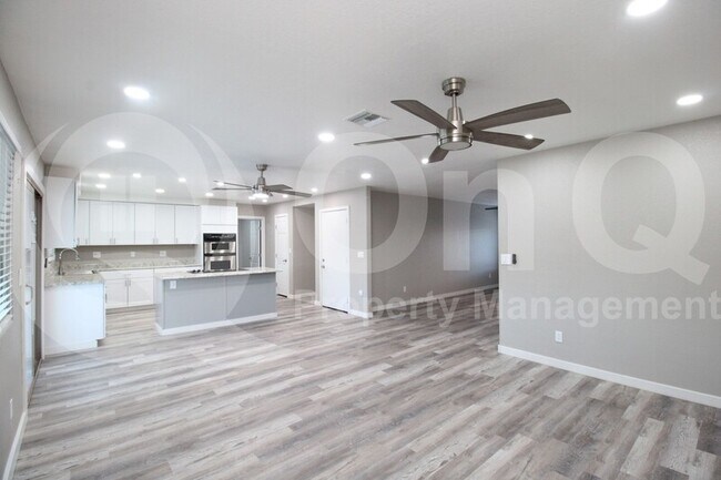 Building Photo - 8503 W Golden Ln