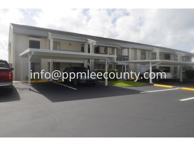 Building Photo - Ground Floor 2/2 Waterfront Condo with Dock