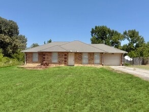Building Photo - 15210 Oaks W Dr