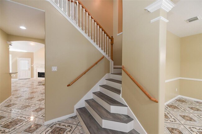 Building Photo - 5811 Hatfield Glen Dr