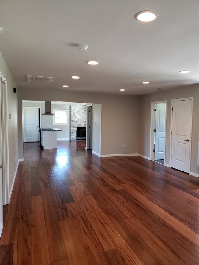 Building Photo - 7067 Reedy Creek Rd