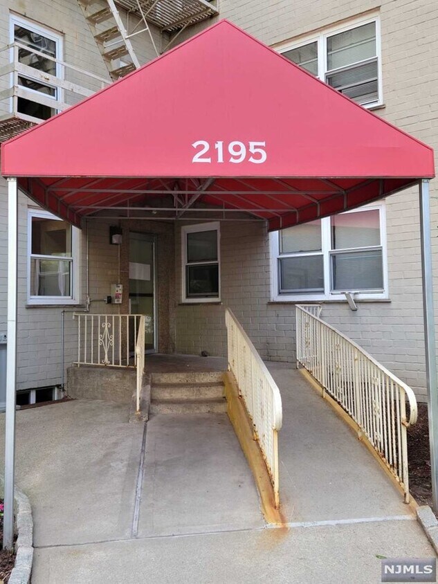 2195 N Central Rd Unit 3D, Fort Lee, NJ 07024 Condo for Rent in Fort