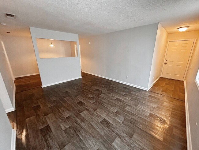 Building Photo - 1544 Hamilton Drive