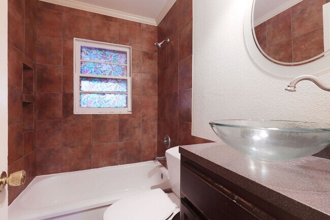 Foto del edificio - 408 Ridgecrest Ct