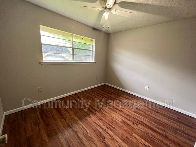 Building Photo - 1527 N Marque Ann Dr