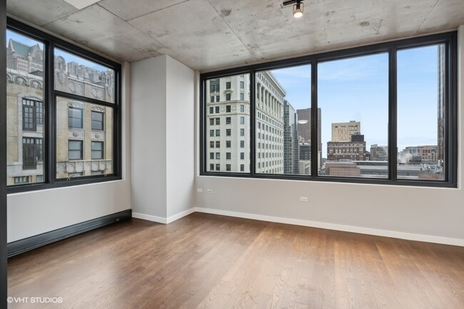 Building Photo - 235 W Van Buren St