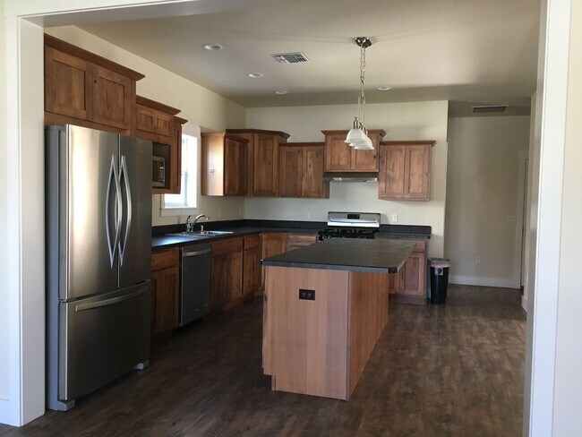 Fotografía del edificio - 1711 Lone Pine Dr