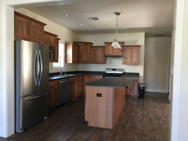 Kitchen - 1711 Lone Pine Dr