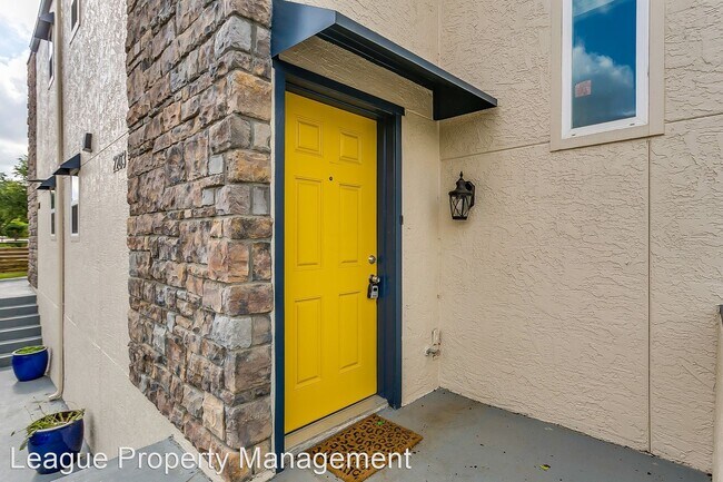 Building Photo - 2 br, 1.5 bath House - 2203 Park Hill Drive