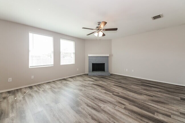 Building Photo - 1201 Evergreen St