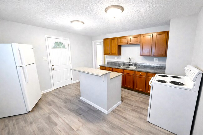 Building Photo - 2015 W Wilkins St