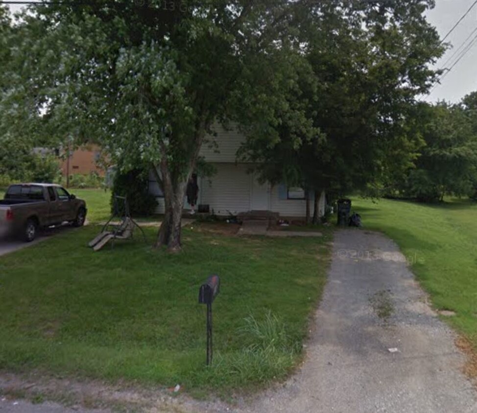 Primary Photo - 2 Bdr, 1.5 Bath, 2 Story Duplex (Right Side)