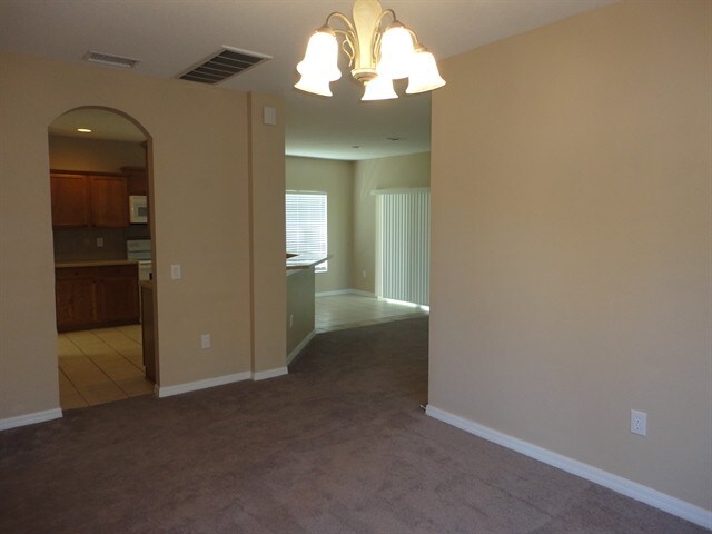 Foto del edificio - 25741 Crippen Dr