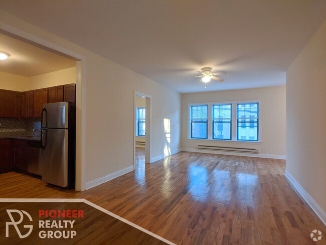 Building Photo - 630 W Cornelia Ave