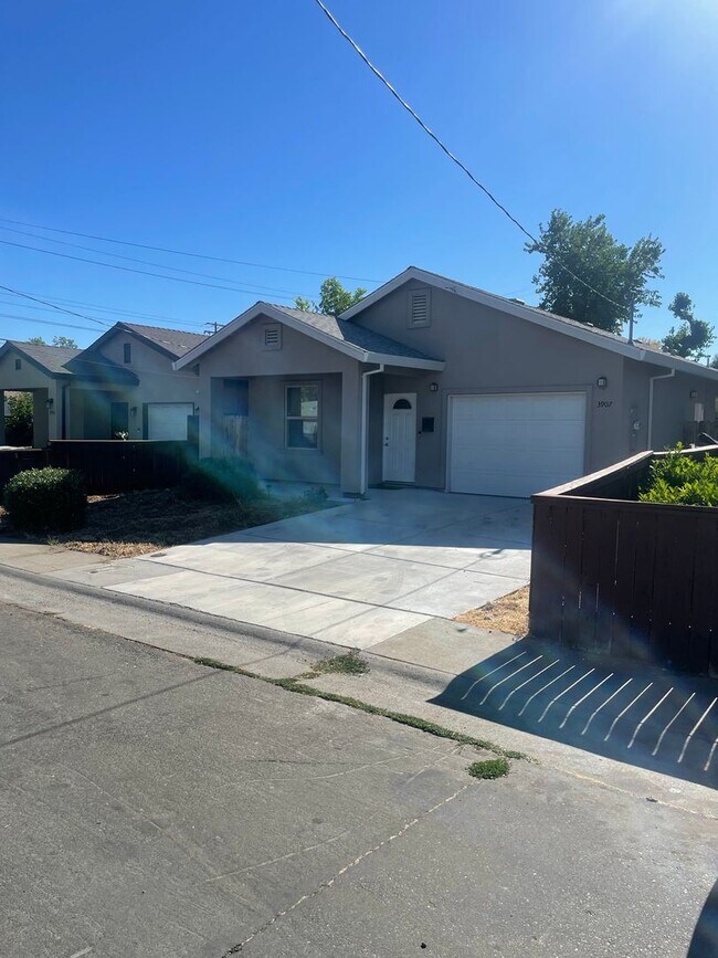 Building Photo - Fabulous 4 Bd 2 Bath home in lovely Sac Ne...