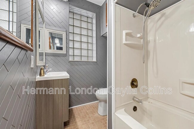 Foto del edificio - 5208 Robert Ave