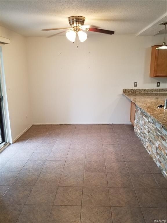 Foto del edificio - 1744 S Grove St