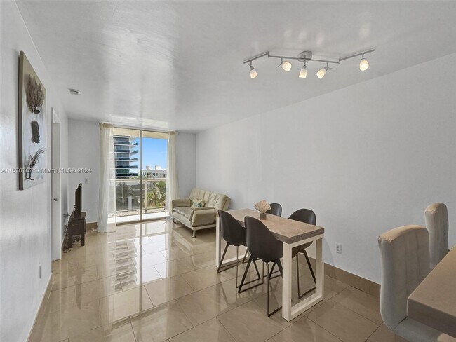 Building Photo - 5880 Collins Ave
