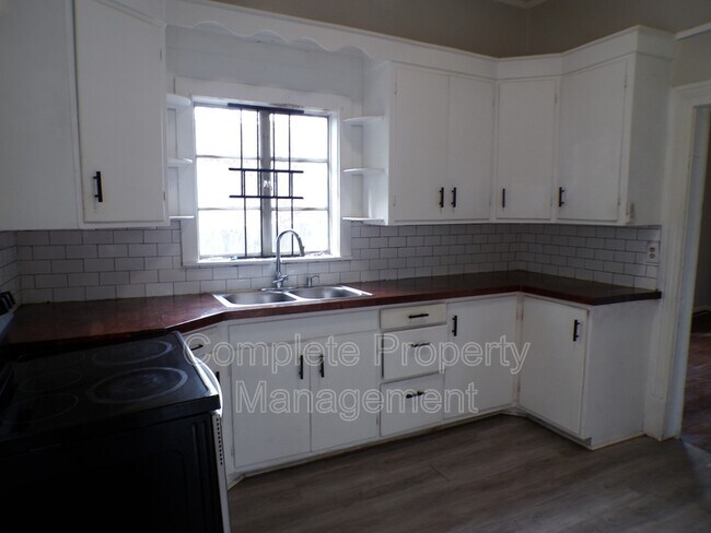 Foto del edificio - 6817 Division Ave