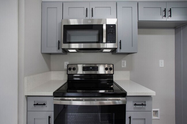 Foto del edificio - Beautifully Renovated 2 Bedroom 2 Bath Condo
