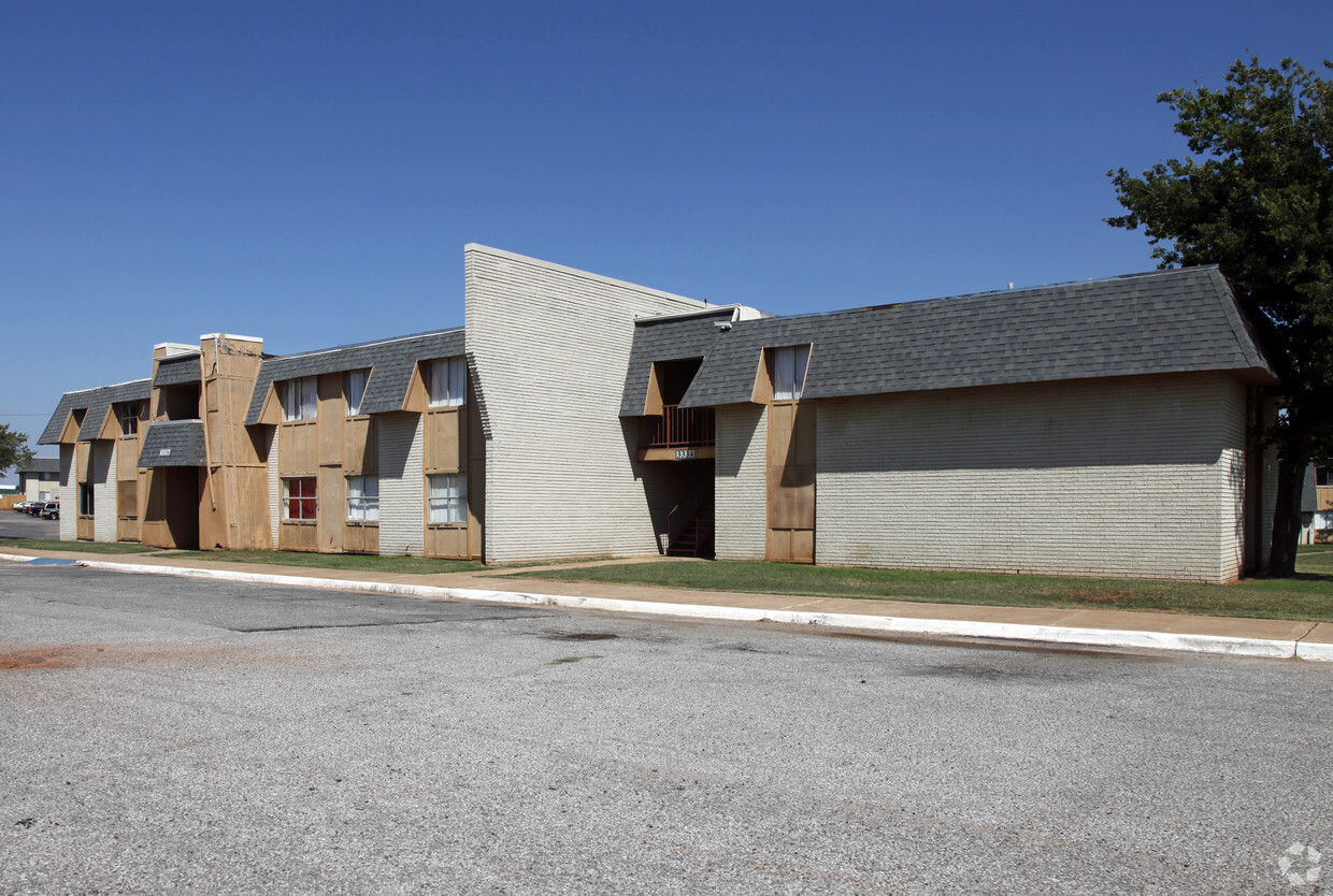 Primary Photo - Oakridge Village Apartments