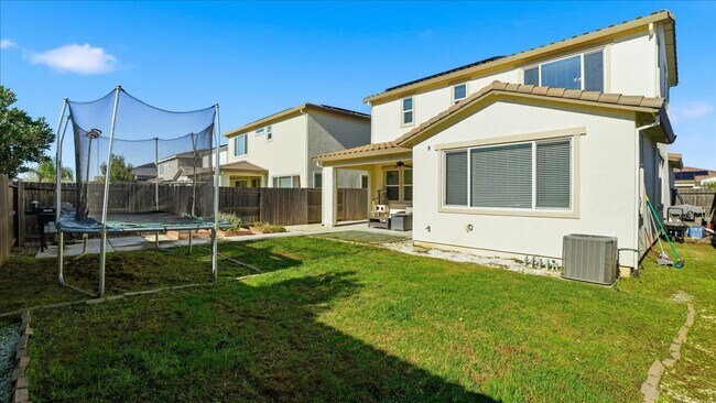 Foto del edificio - 5120 Moonraker Ln