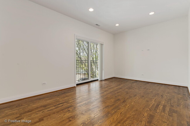Building Photo - 723 W 34th St