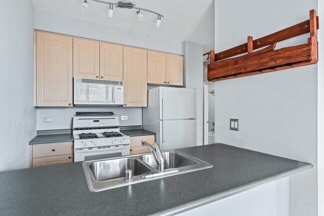 Foto del edificio - 330 N Jefferson St