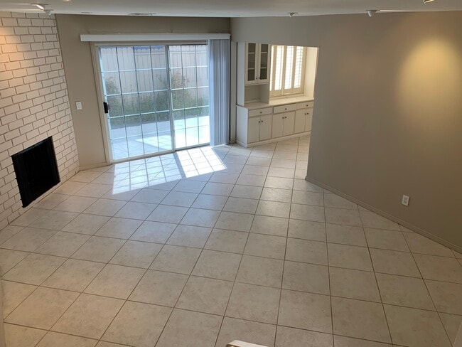 Building Photo - 2525 N Bourbon St