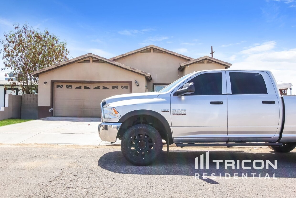 Foto principal - 810 S Greenleaf Ln