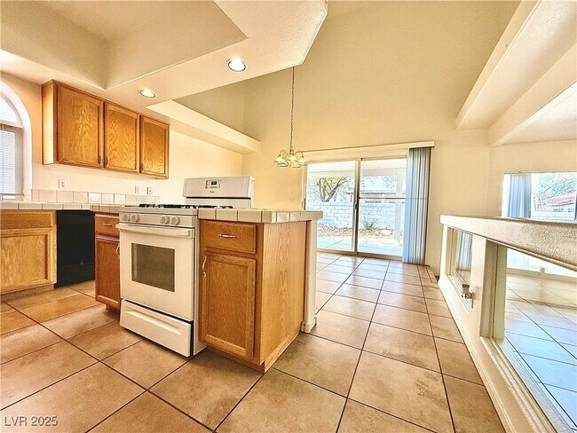 Foto del edificio - 8700 Raindrop Canyon Ave