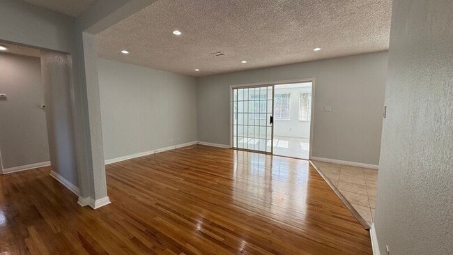 Foto del edificio - 2430 Bancroft Ave