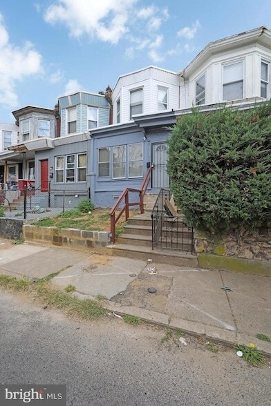Building Photo - 5744 Windsor Ave