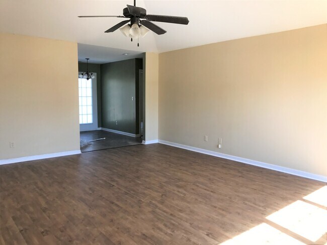 Foto del edificio - 9045 Whispering Pines Blvd