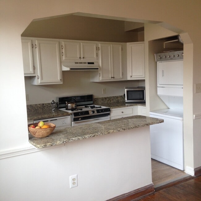 kitchen and W/D - 3723 W St NW