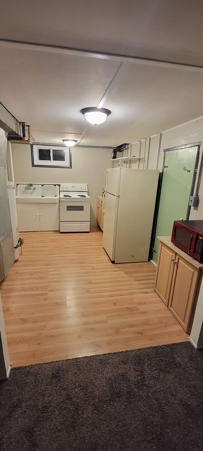 Kitchen - 132 18th Ave N
