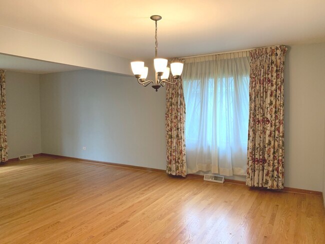 Building Photo - 7116 Blackburn Ave