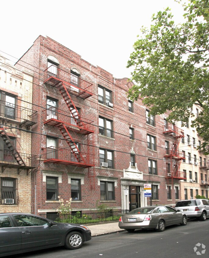 Building Photo - 1668 E 13th St