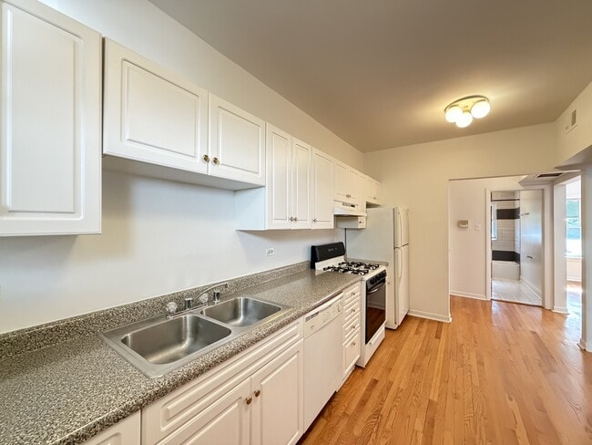 Building Photo - 4407 N Paulina St