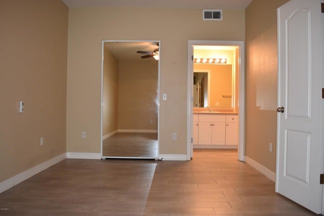 Building Photo - 1701 E Colter St