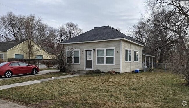 Building Photo - 1695 W Targee St