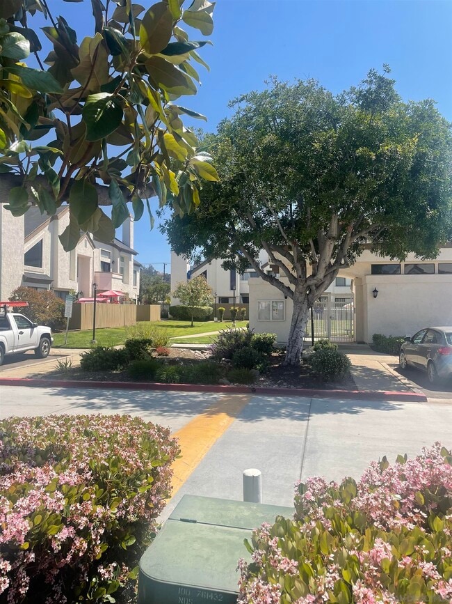 Building Photo - 1528 Granite Hills Dr