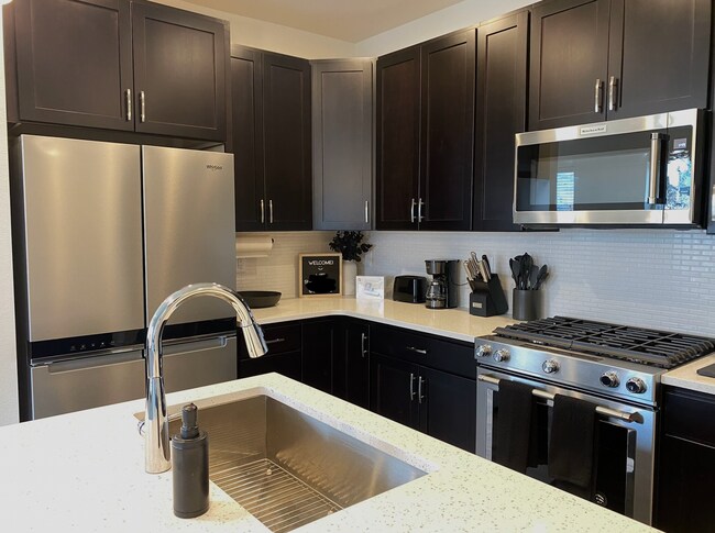 Building Photo - 660 Promenade Dr