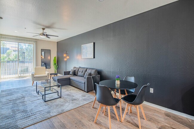 Foto del edificio - 1275 E University Dr