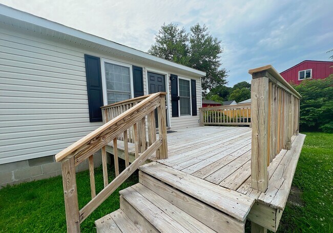 Building Photo - 303 Langley Ave