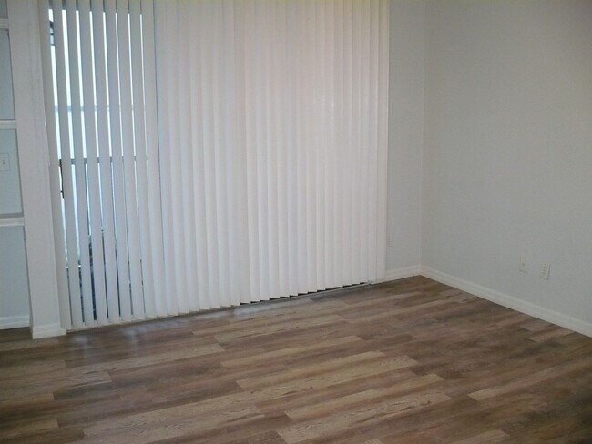 Foto del edificio - 1/1 Second floor condo in Sand Lake