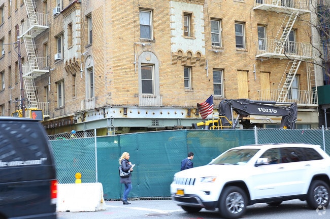 Building Photo - 1065 3rd Ave